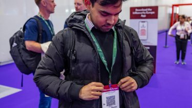 Cybersecurity Professionals Check In at Infosecurity Europe Registration Desks