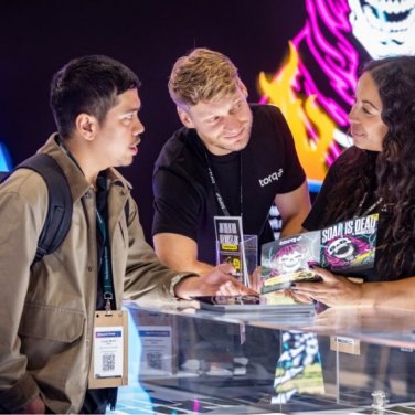 Exhibitors chat with an Infosecurity Europe attendee